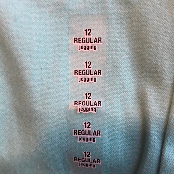 bundle of 5 pairs of colored jeans. - Picture 8 of 11